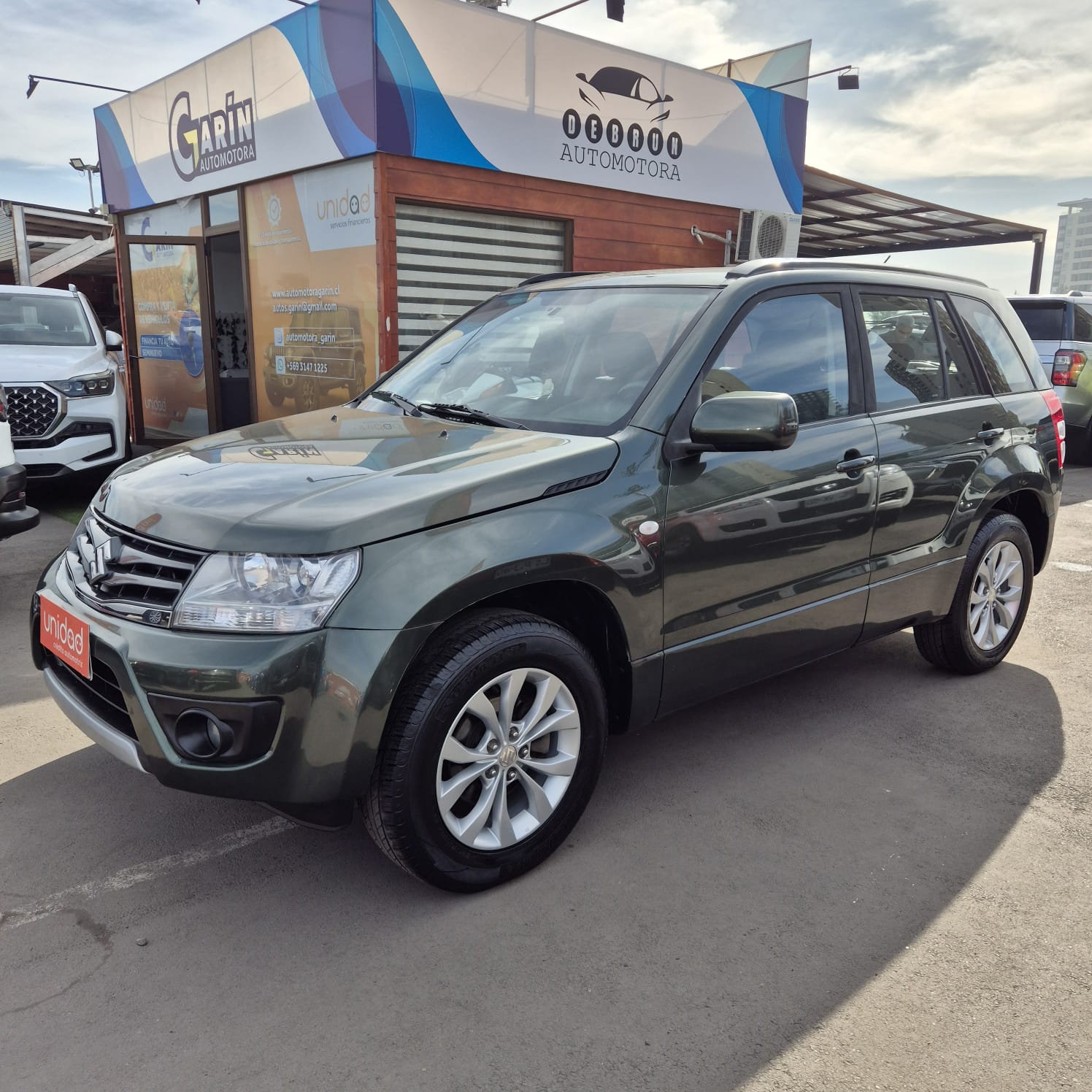 SUZUKI GRANDNOMADE 