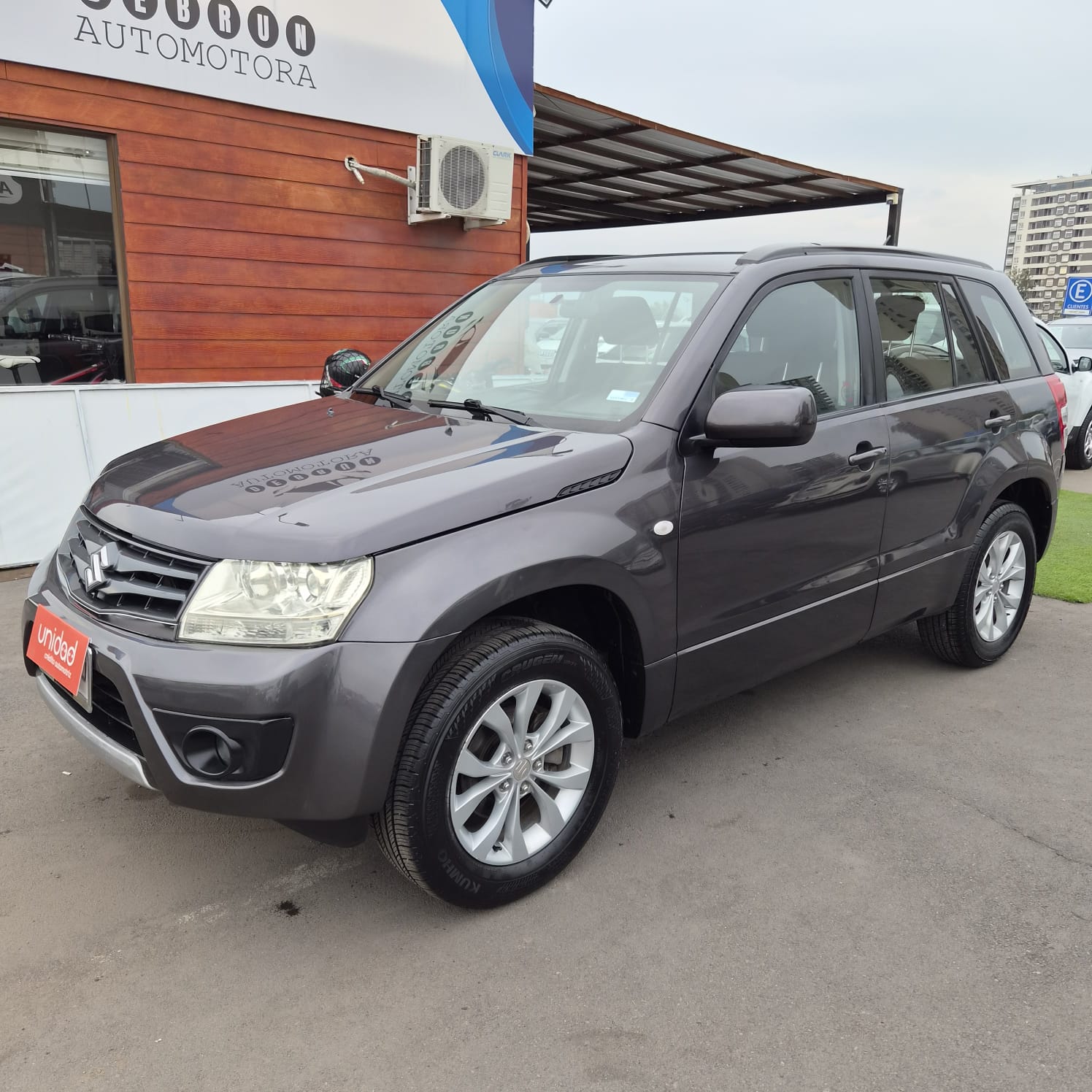 SUZUKI GRAND NOMADE